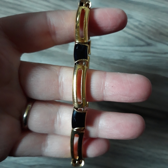 5/$25 Monet vintage goldtone bracelet